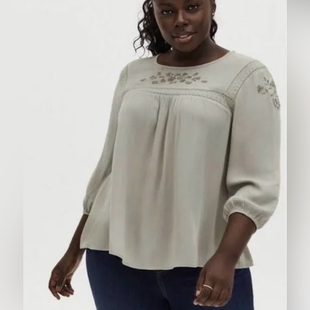 Torrid | Floral Embroidered Gauze Top in Sage Green | size: 2